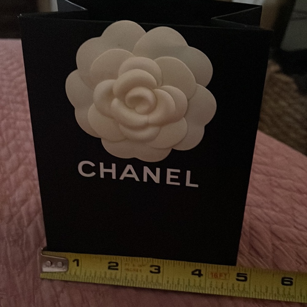 New Chanel - Picture 7 of 9